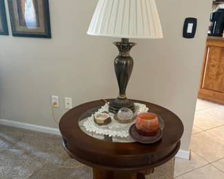 . . . a nice lamp table and accent lamp