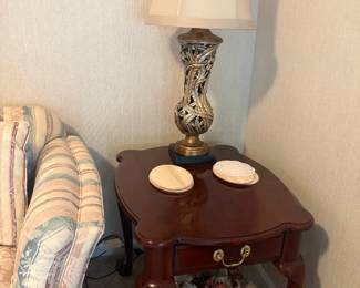 . . . Queen-Anne-style end table with accent lamp