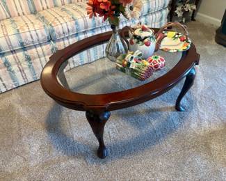 . . . Queen-Anne-style coffee table