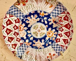 Late 1800s set of 3 Imari plates