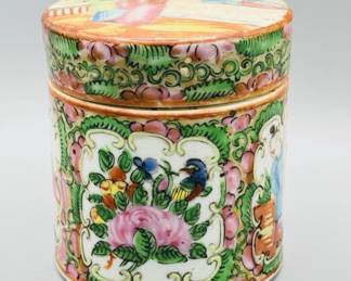 Flumed antique Chinese Famille Rose Porcelain Box Jar with Lid Signed around 1900