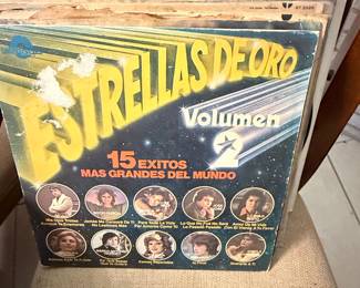 Estrellas de Oro Volumen 2: 15 Exitos Mas Grandes Del Mundo
