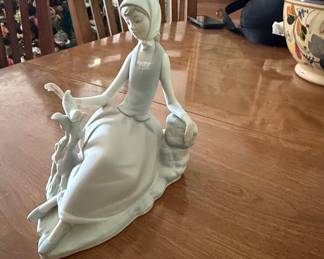 Lladro "Girl with Birds" Porcelain Figurine