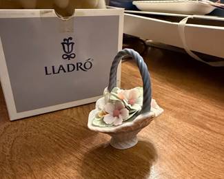 Lladro Porcelain 'A Basket of Blossoms' Figurine