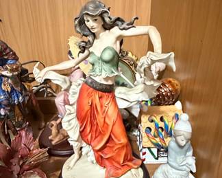 Giuseppe Armani "Esmeralda" Figurine