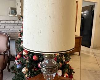 Vintage Stiffel Hollywood Regency Brass and Crystal Table Lamp