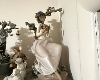 Lladro Porcelain Figurine - Girl Reading a Book