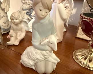 Lladro 4676 "Shepherd with Lamb" Figurine