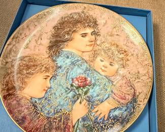 Edna Hibel "Elizabeth, Jordan, and Janie" Mother's Day Plate