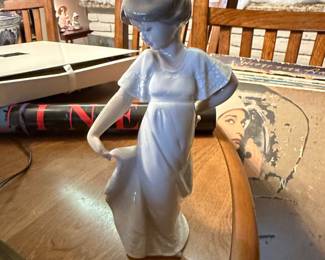 Nao by Lladro Porcelain Figurine - How Pretty