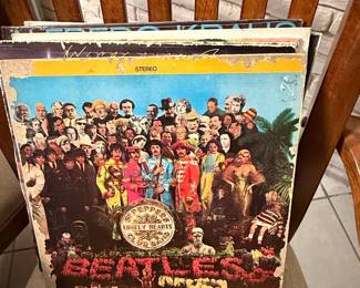 The Beatles - Sgt. Pepper's Lonely Hearts Club Band Vinyl Record (Capitol SMAS-2653)