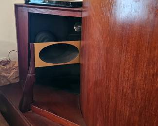Large Estate • Three Full Days •JBL Paragon D44000 ~1,000 ever made. Pure mid-century audio art. Original plans + laminate included. Year made: 1958! We've had lots of messages about this beauty. 2 of 4 pics showing a different angle.