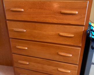 Chest of drawers