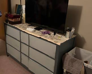 Dresser, TV