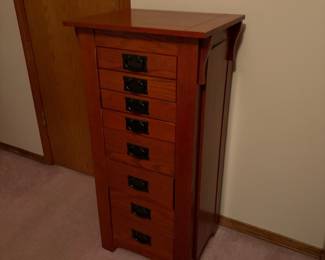 Jewelry chest