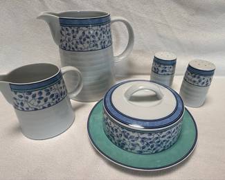Mikasa Fine China Susanne SL 104 Dinnerware Set