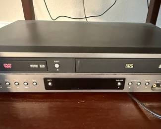 Go-Video DV2200 Dual VCR/DVD Combo
