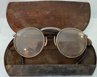 Vintage Pince-nez Eyeglasses with Leather Case