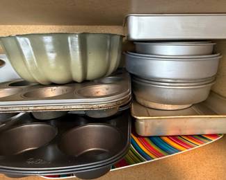 Wilton Bundt Pan and Baking Pan Set