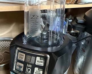Ninja Nutri Auto iQ 1000W Blender