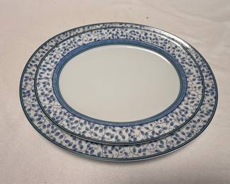Mikasa Fine China Susanne SL 104 Dinnerware Set