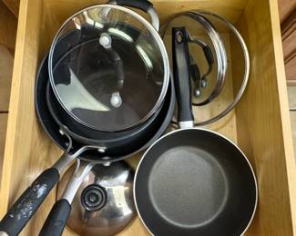 Assorted Pots and Pans Set second image