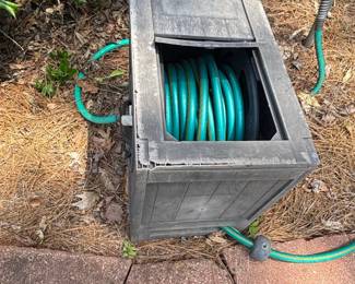 Suncast ft. Hideaway Hose Storage