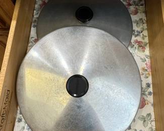 Assorted Pots and Pans Set third image