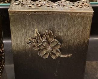 Vintage Stylebuilt Floral Metal Tissue Box Cover