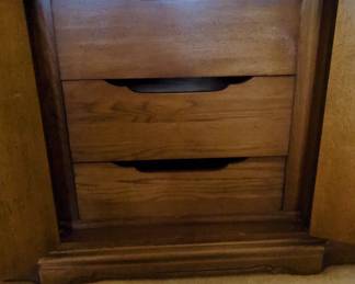 Unique Brand Triple Mirror Dresser third image