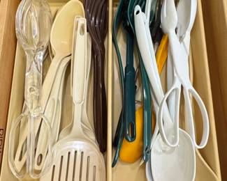 Assorted Plastic Kitchen Utensils Set