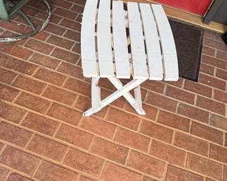 Adams Manufacturing QuikFold White Resin Slatted Side Table