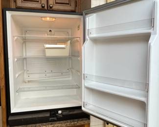 ULine ULNRB Refrigerator or Freezer second image