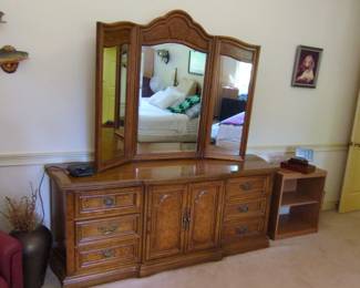 Unique Brand Triple Mirror Dresser
