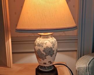 Chinoiserie Porcelain Ginger Jar Table Lamp with Floral Motif
