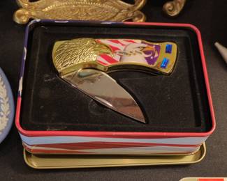 United We Stand Patriotic Eagle Folding Knife with Presentation Tin