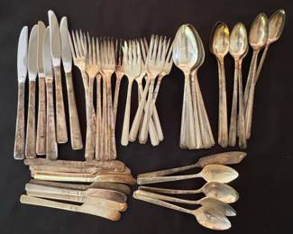 William Rogers Silver Plate Flatware Set