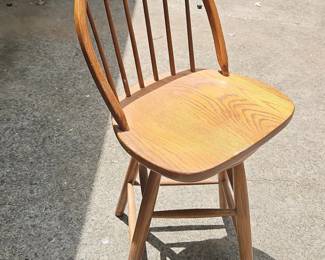 Wooden swivel high chair
