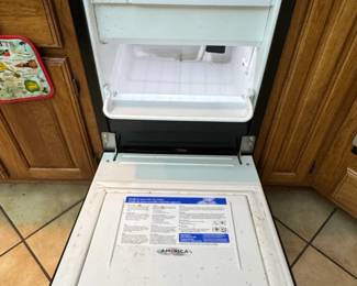 KitchenAid BuiltIn Ice Maker Black Ore second image