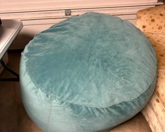 Extra large bean bag. Washable cover.