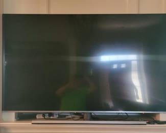 65" SAMSUNG LIVING ROOM TV