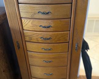 Jewelry cabinet