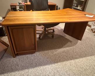 Wonderful solid wood desk