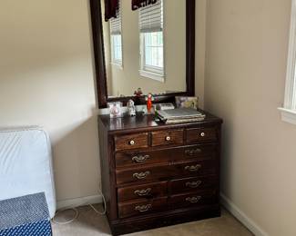 Small dresser and very nice mirror