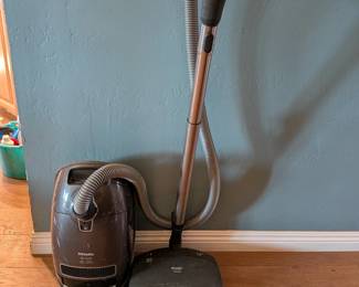Miele S8 Uniq Canister Vacuum (Model S8990, later rebranded as the Complete C3 Brilliant), equipped with the heavy-duty SEB 236 Electro Premium motorized powerhead.