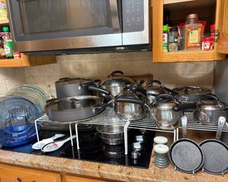 Complete set of cookware