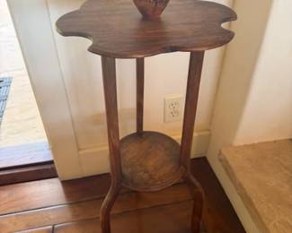 French Antique Pie Crust/Plant Stand Side Table