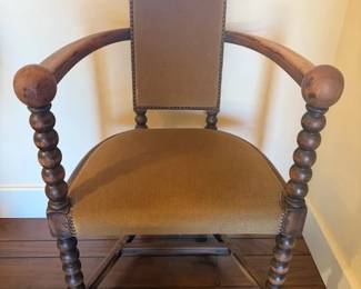 Chair (close)