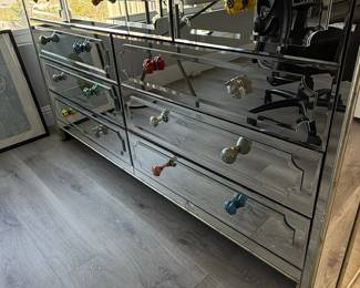 Z Gallerie Simplicity Mirrored 6-Drawer Dresser with Decorative Knobs