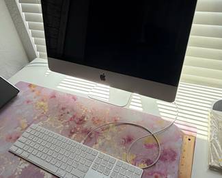 Apple iMac (21.5-inch, Mid 2011)